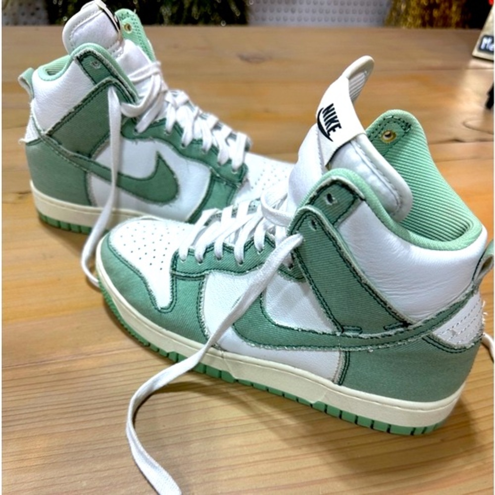 Nike 1985 High-Top Sneakers - White and Green